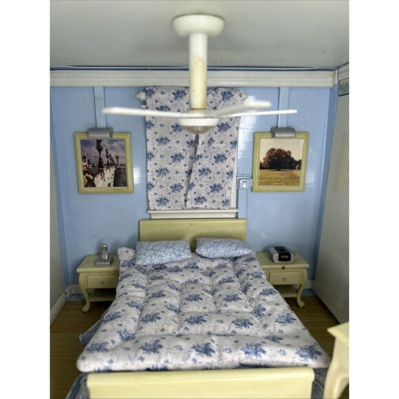 Laura Ashley Jazwares Room by Room Dollhouse Bedroom Light Phone Works 10” Cube - Picture 8 of 14